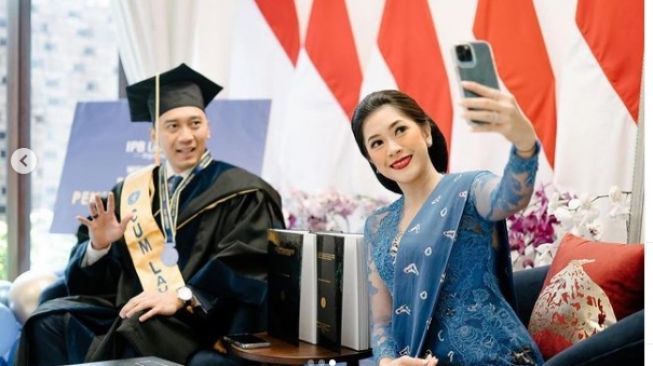 Momen Ibas Yudhoyono Wisuda Doktor. [Instagram/ruby_26]