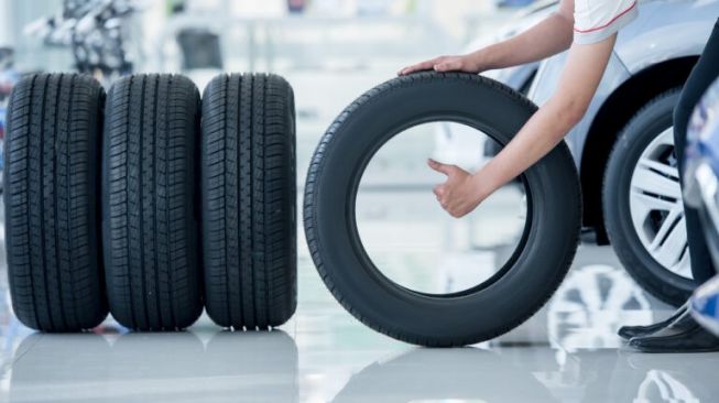 Perlu Ganti Ban Mobil? Ini Rekomendasi Merk Ban Mobil Terbaik serta Hargany