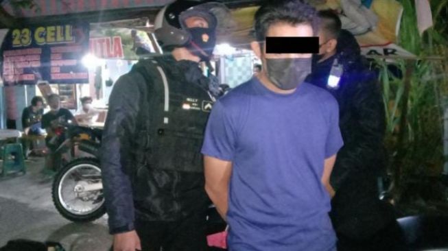 Panik Ketahuan Beli Sabu Rp 150 Ribu, SA Nyaris Tabrak Polisi