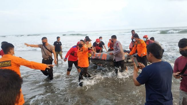 Bocah 9 Tahun yang Hilang Terseret Ombak di Pantai Pasie Jambak, Ditemukan Meninggal Dunia