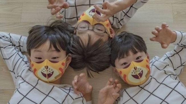 Potret terbaru Song Triplets. (Instagram/songilkook)