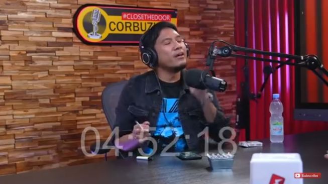 Desta tampil di podcast Deddy Corbuzier. [YouTube Deddy Corbuzier]