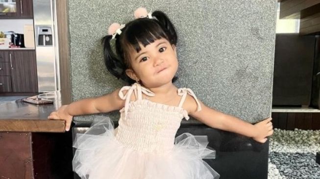 Busana Gemas Chava Anak Rachel Vennya Jadi Sorotan saat Foto Bareng, Warganet: Cosplay Jadi Kado?