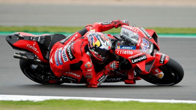 Pebalap tim Ducati Jack Miller menjalani sesi latihan Grand Prix Inggris, Sirkuit Silverstone. (28/8/2021) (ANTARA/Action Images via REUTERS/Andrew Boyers)