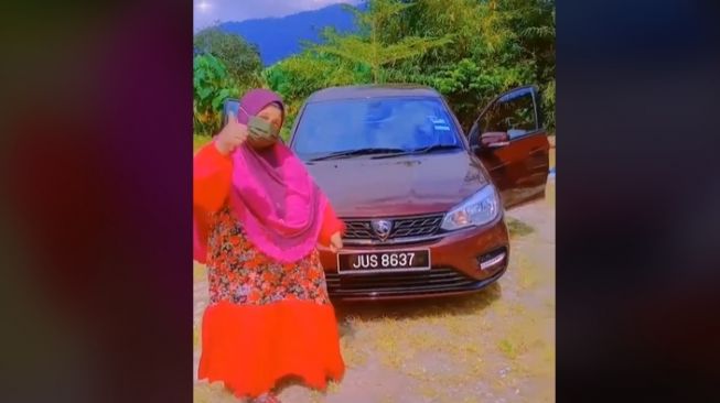 Ibu minta hadiah menantu, malah diberi kado lain. (TikTok)