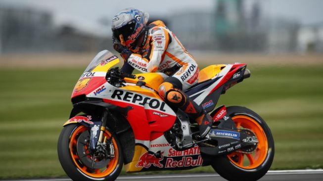 Pebalap tim Repsol Honda Pol Espargaro menjalani sesi kualifikasi Grand Prix Inggris, Sirkuit Silverstone. (28/8/2021) (ANTARA/Action Images via REUTERS/Andrew Boyers)