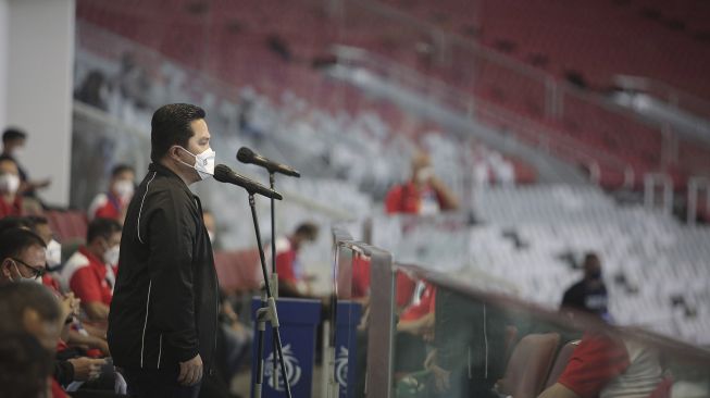 Menteri BUMN Erick Thohir menyampaikan sambutan sebelum membuka Kompetisi BRI Liga 1 2021-2022 di Stadion Utama Gelora Bung Karno, Senayan, Jakarta, Jumat (27/8/2021). ANTARA FOTO/Dhemas Reviyanto