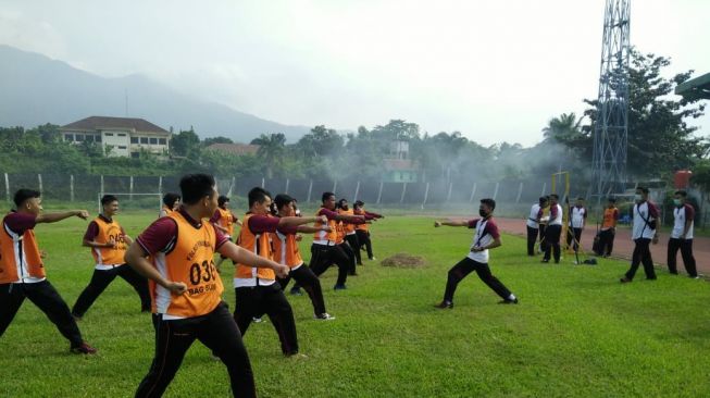 Begini Cara Polisi yang Bertugas di Kabupaten Terujung Banten 