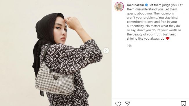 Potret gaya mewah Medina Zein. [Instagram/medinazein]