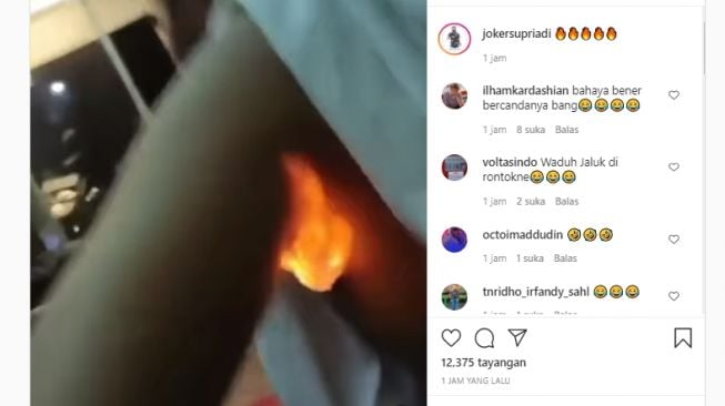 Lucu Enggak Lucu! Viral Video Pria Bakar Bulu Ketek Kawannya