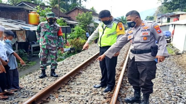 Abaikan Klakson, Pejalan Kaki Perempuan Tewas Tersambar Kereta Api di Banyuwangi