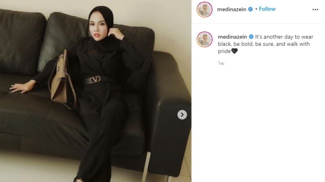 Potret gaya mewah Medina Zein. [Instagram/medinazein]