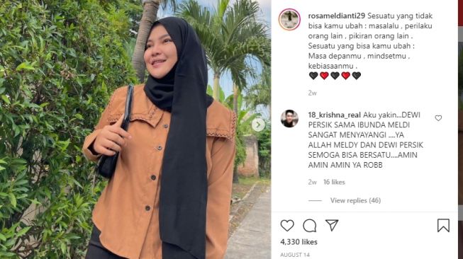 Potret Rosa Meldianti berhijab. [Instagram/rosameldianti29]