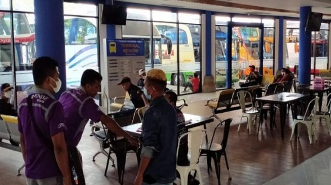 Marak Travel Bodong di Terminal Mengwi Jadi Peluang Masuknya Penumpang Belum Vaksin