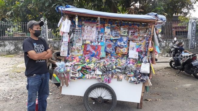 Pedagang Mainan Girang Sekolah di Jakarta Dibuka Lagi: Anak di Rumah Main Game jadi Bandel