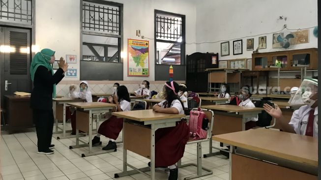 PTM di Jakarta Mulai Berjalan, Sekolah SD Diminta Siapkan Masker Cadangan