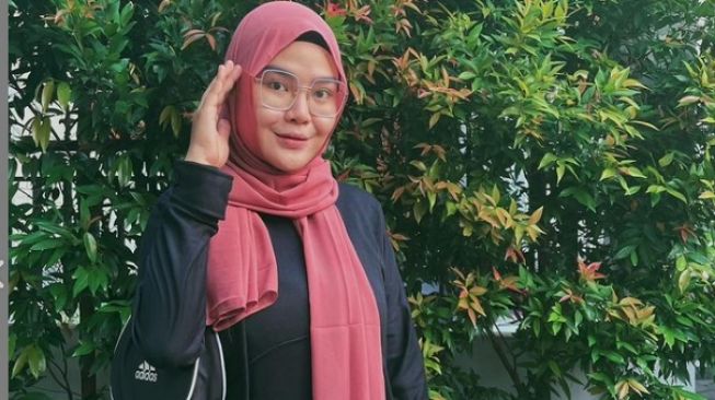 Dituding Pencitraan, 8 Pesona Rosa Meldianti Berhijab Ini Tuai Pujian