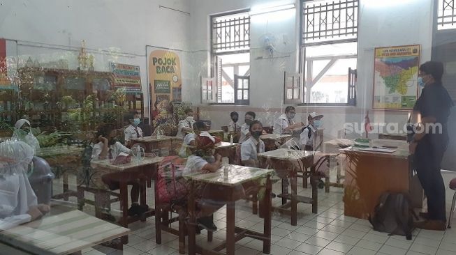 Begini Suasana Pembukaan Kembali Sekolah di Manggarai