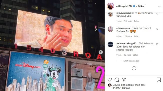 Wajah Raffi Ahmad dan Nagita Slavina muncul di Times Square New York. [Instagram]