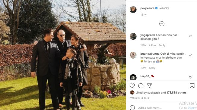 Potret Pevita Pearce bersama sang ayah [Instagram/@pevpearce]