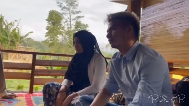 Potret kebersamaan Ridho DA dan Syifa. (YouTube/Ridho Sifa)