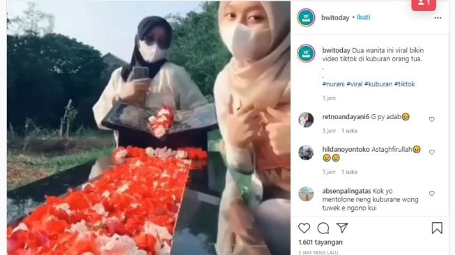 Miris! 2 Cewek Ini Bikin Video Joget TikTok di Kuburan Ortunya, Warganet: Gak Punya Adab