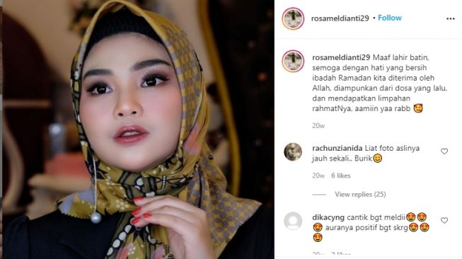 Potret Rosa Meldianti berhijab. [Instagram/rosameldianti29]