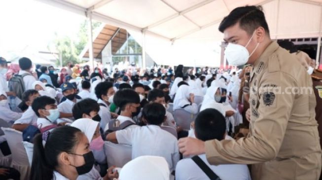 Ribuan Pelajar Gowa Antre Vaksin, Berharap Sekolah Tatap Muka Segera Digelar