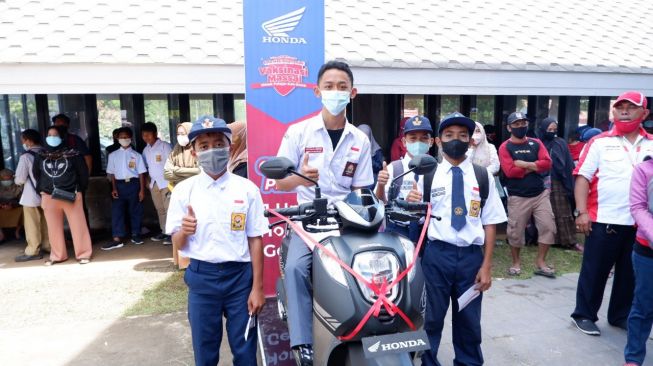 Pelajar di Gowa Ikut Vaksinasi Covid-19 Dapat Hadiah Motor dari Asmo Sulsel
