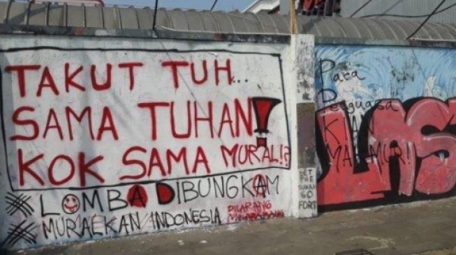 Sebuah mural yang berisikan 'Takut tuh Sama Tuhan Kok Sama Mural' muncul di Taman Coret-Coret di Bogor [Bogordaily]