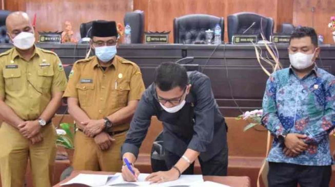 DPRD Kabupaten Solok Gelar Paripurna Pemberhentian Dodi Hendra dari Ketua