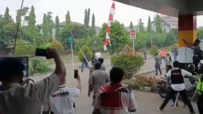 Viral 2 Ormas Bentrok di Unkris Bekasi, Diduga Dipicu Masalah Internal Kampus