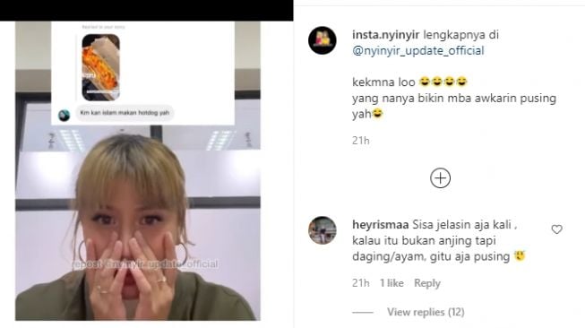 Selebgram Awkarin menanggapi komentar warganet soal hot dog [Instagram/@insta.nyinyir]