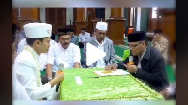 Bikin Mewek! Penghulu Ini Beberkan Pesan Seorang Ayah untuk Menantu Laki-lakinya