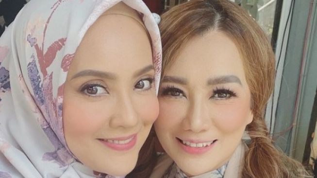 Elma Theana Foto Bareng Reza Artamevia, Warganet: Reuni Padepokan Aa Gatot