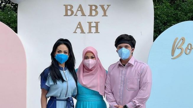 Sikap Aurel Hermansyah ke Krisdayanti saat Gender Reveal Party Disorot: Anak Berbakti