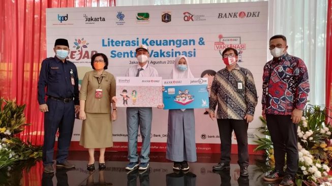 Bank DKI Gandeng Pemprov dan OJK Gelar Literasi Keuangan dan Vaksinasi untuk Pelajar