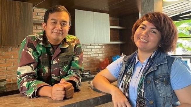 Dilamar Perwira TNI Usai 3 Bulan Pacaran, Intip 8 Potret Joy Tobing dan Calon Suami