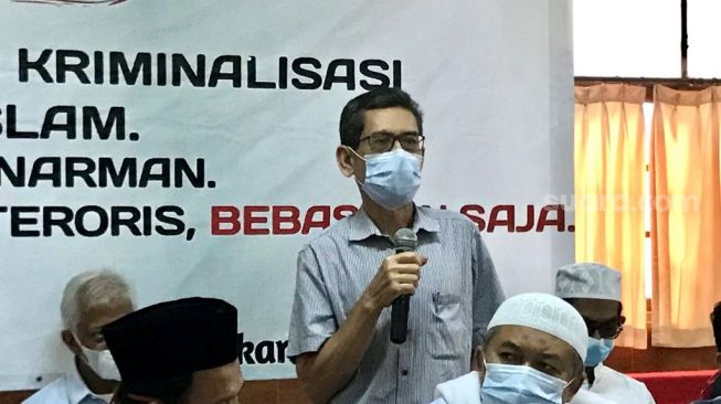 Marwan Batubara, Koordinator TP3 Enam Laskar FPI di Masjid Baiturrahman, Tebet, Jakarta Selatan. (Suara.com/Yaumal)