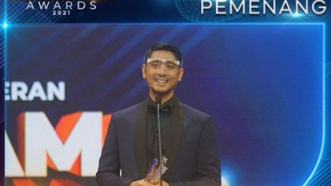 Arya Saloka Tak Ucap Terima Kasih ke Istri Saat Raih Award, Sikapnya Jadi Perdebatan