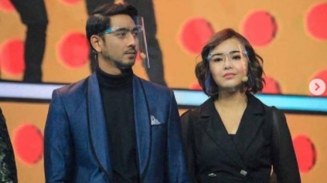 Potret Mesra Amanda Manopo dan Arya Saloka. [Instagram/aryamandasaloka]