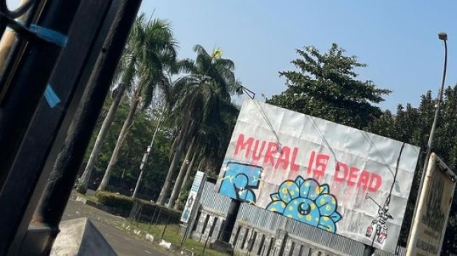 Muncul Coretan 'Mural Is Dead', Ridwan Kamil Ingatkan Pelaku: Jangan Baper