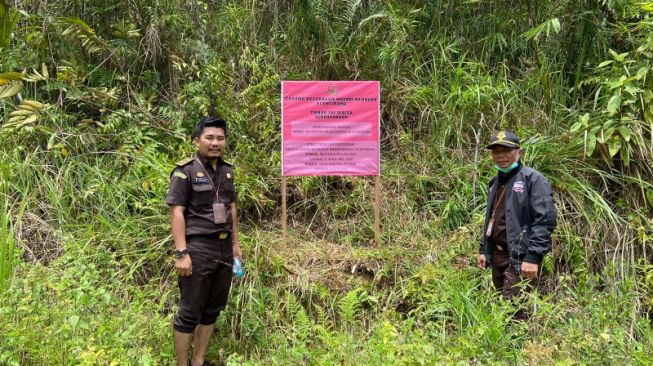 Korupsi APBDes 2019 Sanggau, Kejari Entikong Sita Tanah Milik Eks Kades Pengadang