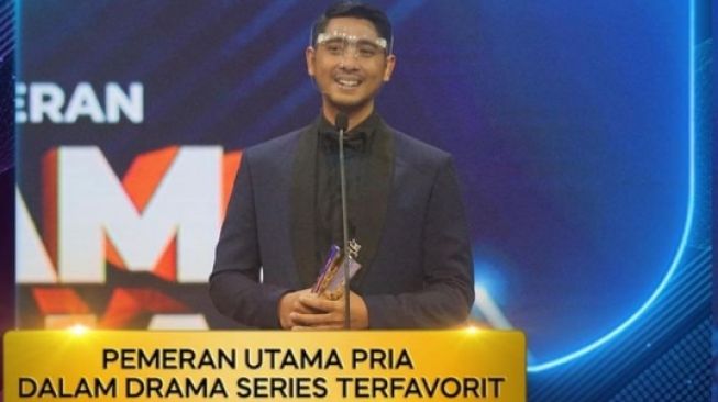 Potret pemain Ikatan Cinta di Acara Penghargaan. [Instagram/ikatancinta.mncp]