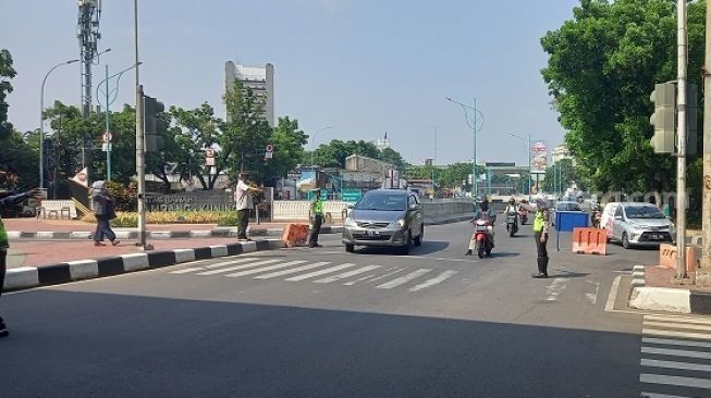 Lokasi ganjil genap di kawasan Kuningan, Jakarta Selatan. (Suara.com/Arga)