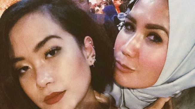 7 Potret Zana Cobhita Putri Nicky Astria, Rock and Roll Mirip Ibunda