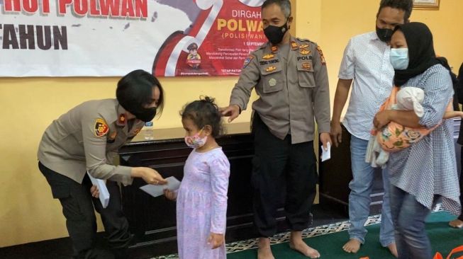 HUT Polwan ke-73, Kaposlek Tanjung Duren Santuni Anak Yatim Terdampak Pandemi