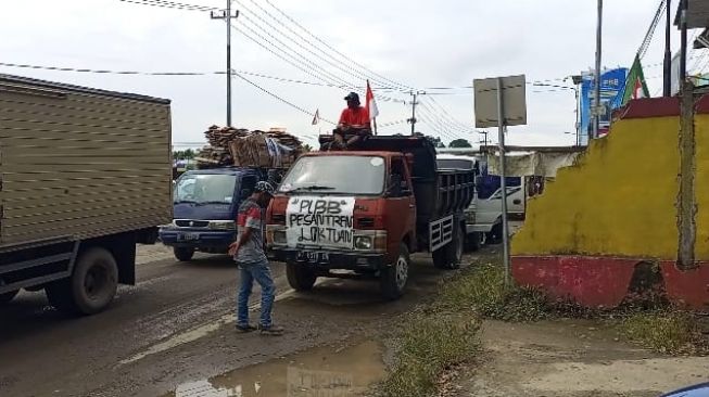 Sebanyak 400 Sopir dan 300 Truk Gelar Aksi di Jalan Poros Samarinda-Bontang, Kenapa?