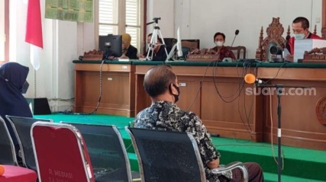 Hakim Tegur Sopir Pribadi Nurdin Abdullah : Keterangan Palsu Bisa Dipidana