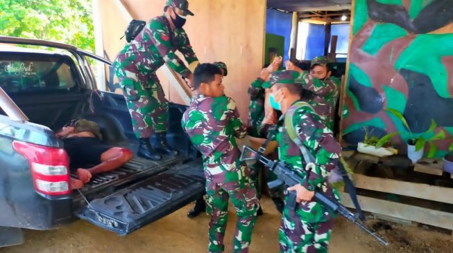 Empat TNI tewas diserang di Papua. Mereka dari TNI Angkatan Darat. 